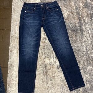 American Eagle Stretch tomgirl womens Jeans dark blue jeans 89% cotton Size 4